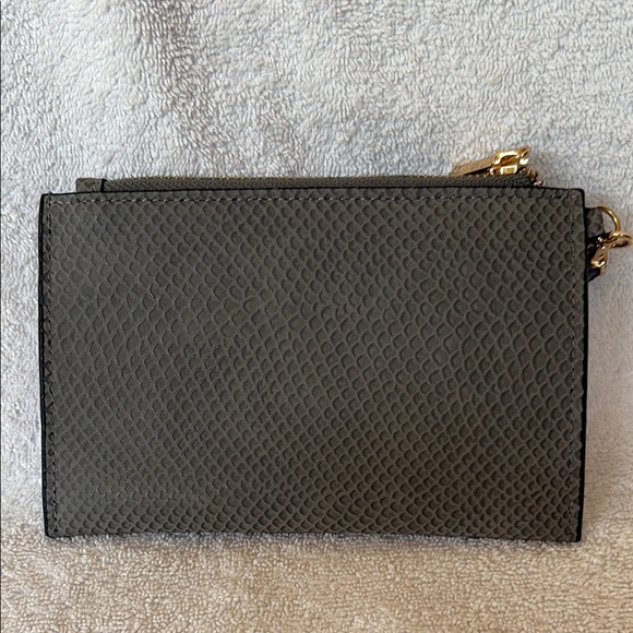 Elegant Gray Textured Clutch - Picture 2 of 5